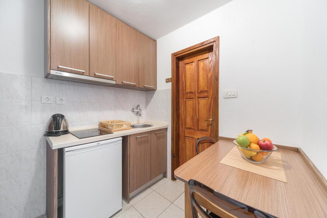 R Club Apartments Old Town 부드바 외부 사진