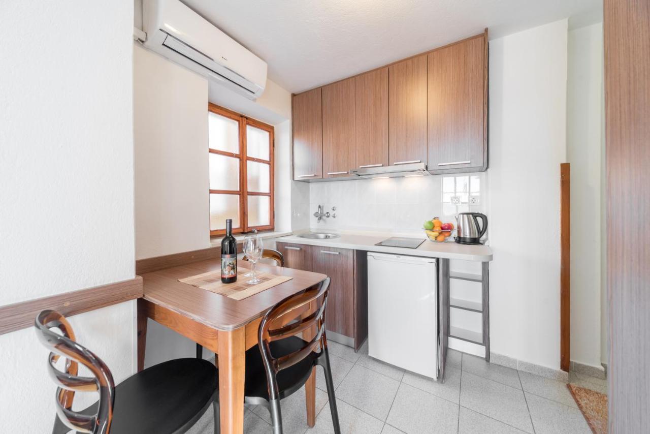 R Club Apartments Old Town 부드바 외부 사진
