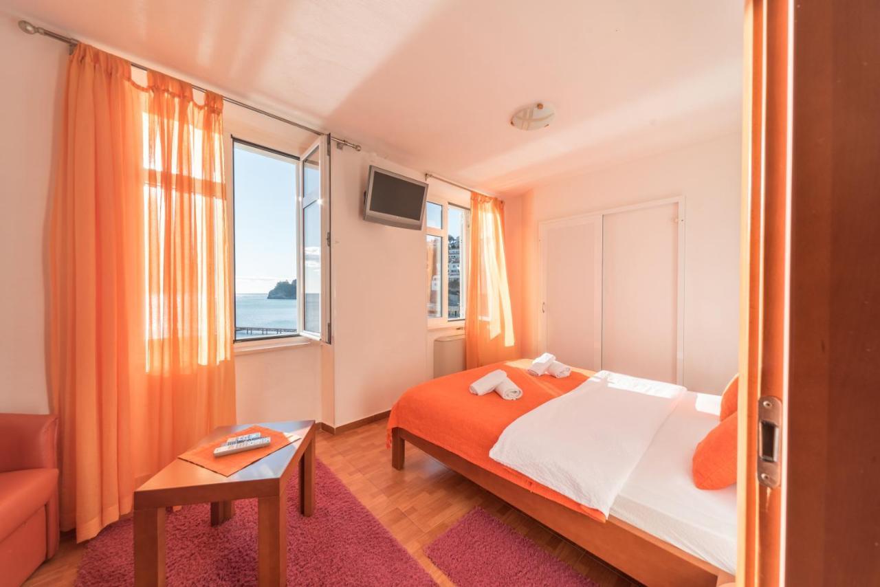 R Club Apartments Old Town 부드바 외부 사진