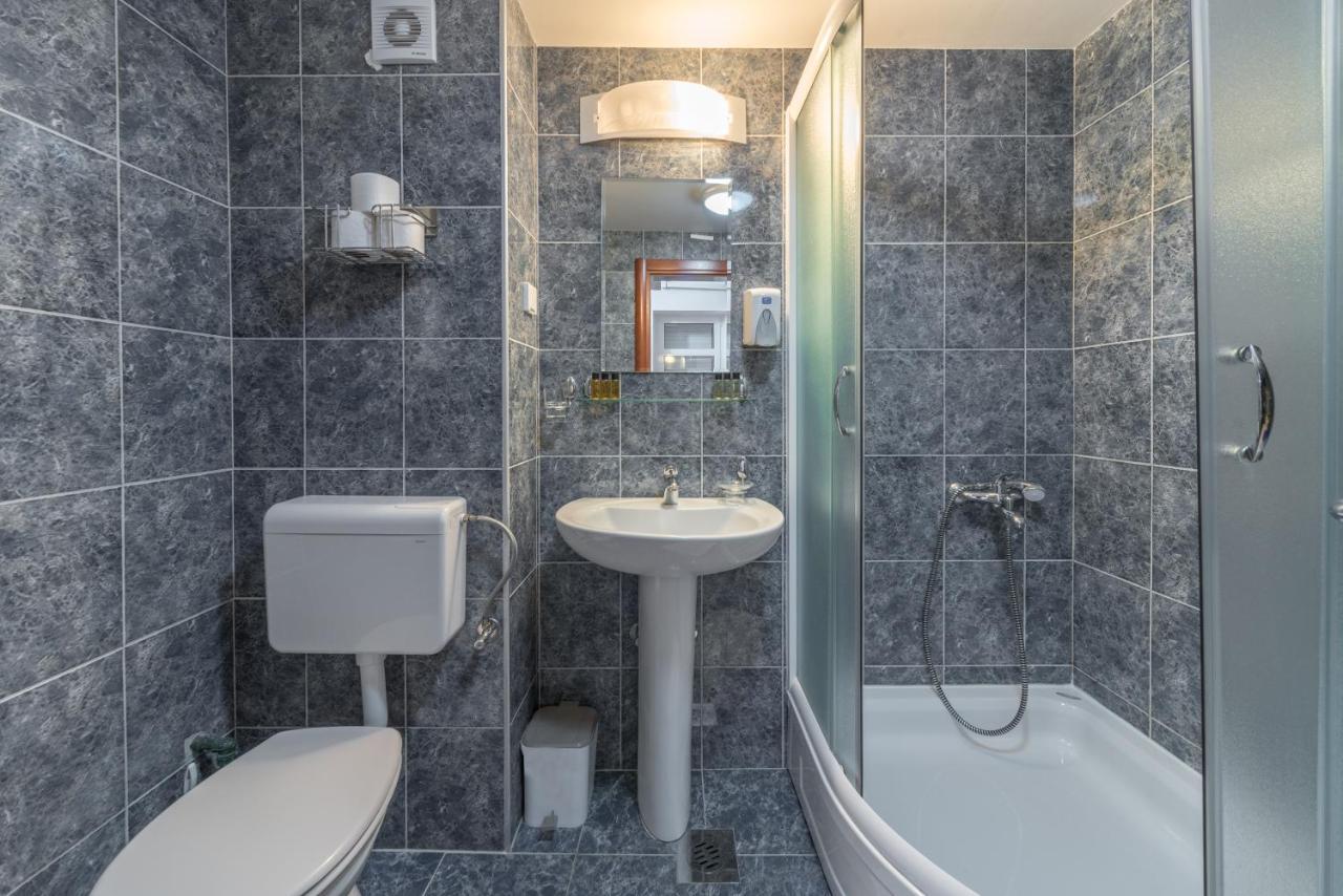 R Club Apartments Old Town 부드바 외부 사진